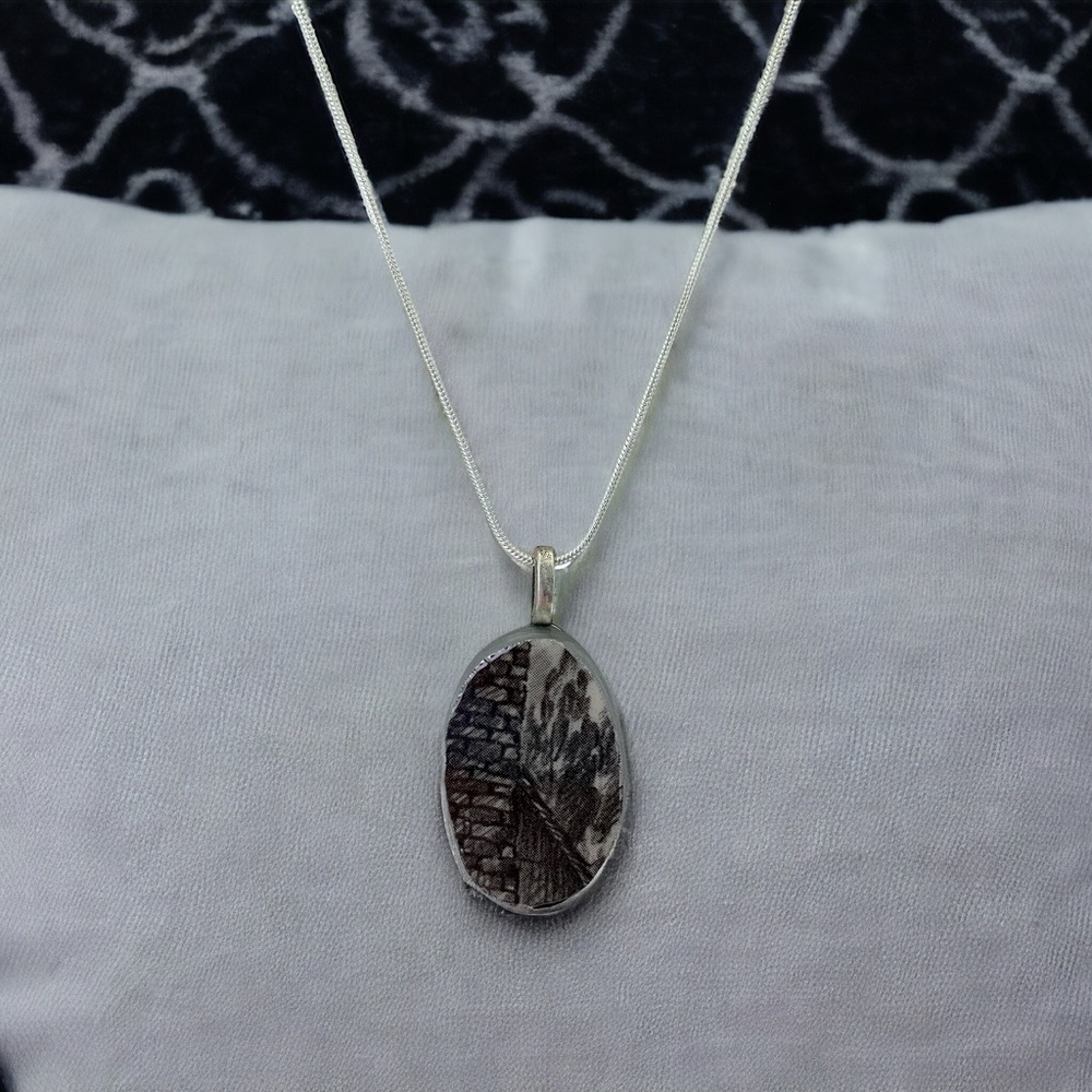 One of a kind broken china necklace - Picture 3 of 11